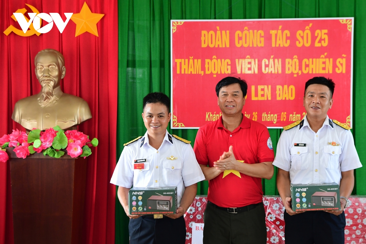 Đoàn công tác báo chí kết thúc chuyến thăm trường sa và nhà giàn dk1 hình ảnh 2 Doan cong tac bao chi ket thuc chuyen tham truong sa va nha gian dk1 hinh anh 2