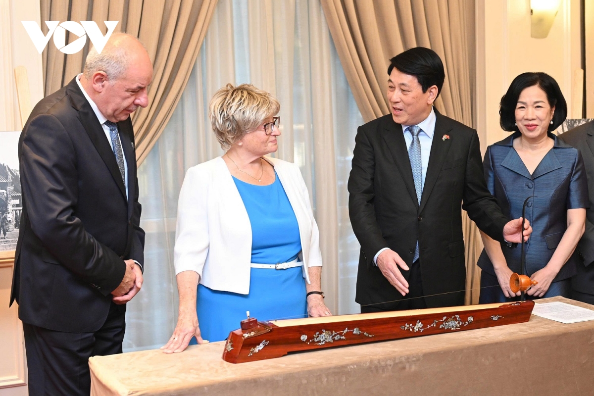 chủ tịch nước lương cường và tổng thống hungary dự khai mạc triển lãm ảnh hình ảnh 3 chu tich nuoc luong cuong va tong thong hungary du khai mac trien lam anh hinh anh 3