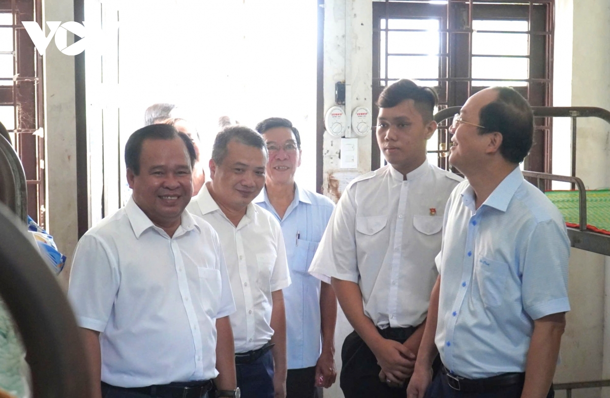 hoc sinh dan toc noi tru ca mau chanh long vi khong duoc ho tro tien an hinh anh 3
