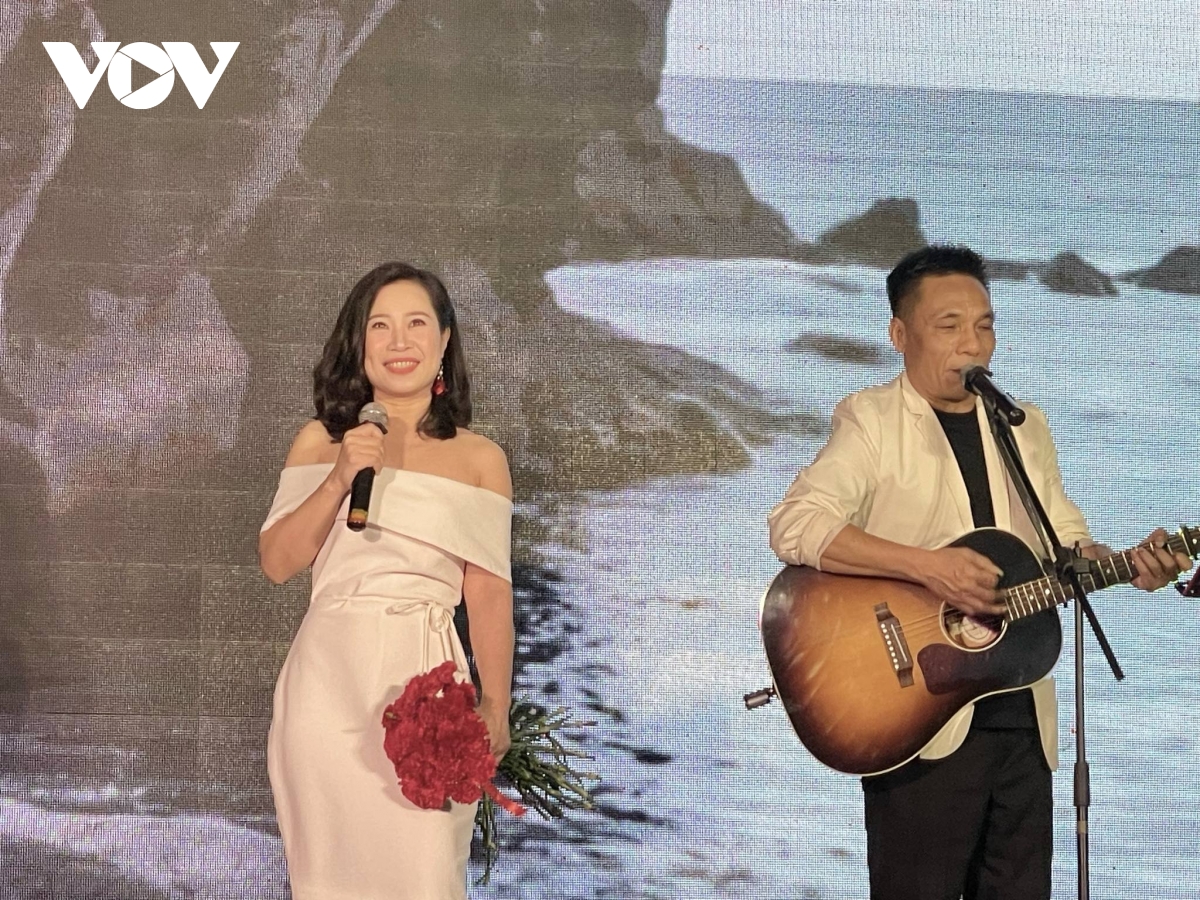 tri an thay le Duc man - nguoi tham lang dua nhac viet ra the gioi bang tieng nga hinh anh 4
