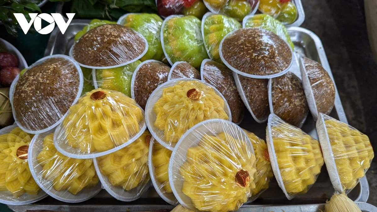 tết Đoan ngọ bánh tro, rượu nếp, hoa quả đắt hàng hình ảnh 4 tet Doan ngo banh tro, ruou nep, hoa qua dat hang hinh anh 4
