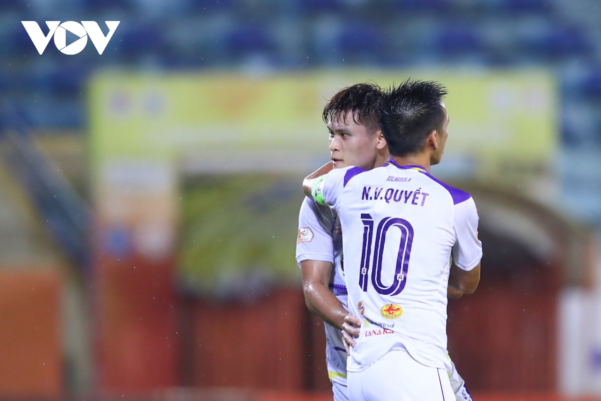 toàn cảnh hà nội fc 5-1 clb tp.hcm tuấn hải lại khiến hlv kim sang sik lo lắng hình ảnh 8 toan canh ha noi fc 5-1 clb tp.hcm tuan hai lai khien hlv kim sang sik lo lang hinh anh 8