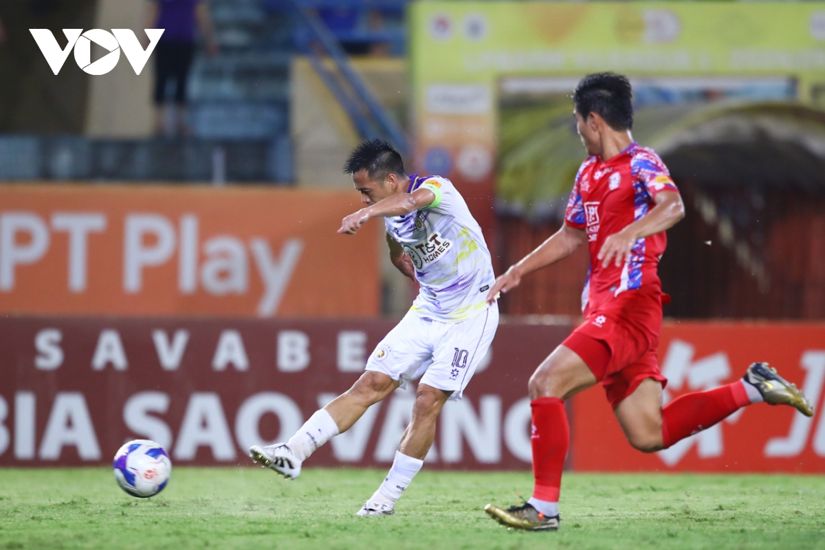 toàn cảnh hà nội fc 5-1 clb tp.hcm tuấn hải lại khiến hlv kim sang sik lo lắng hình ảnh 9 toan canh ha noi fc 5-1 clb tp.hcm tuan hai lai khien hlv kim sang sik lo lang hinh anh 9