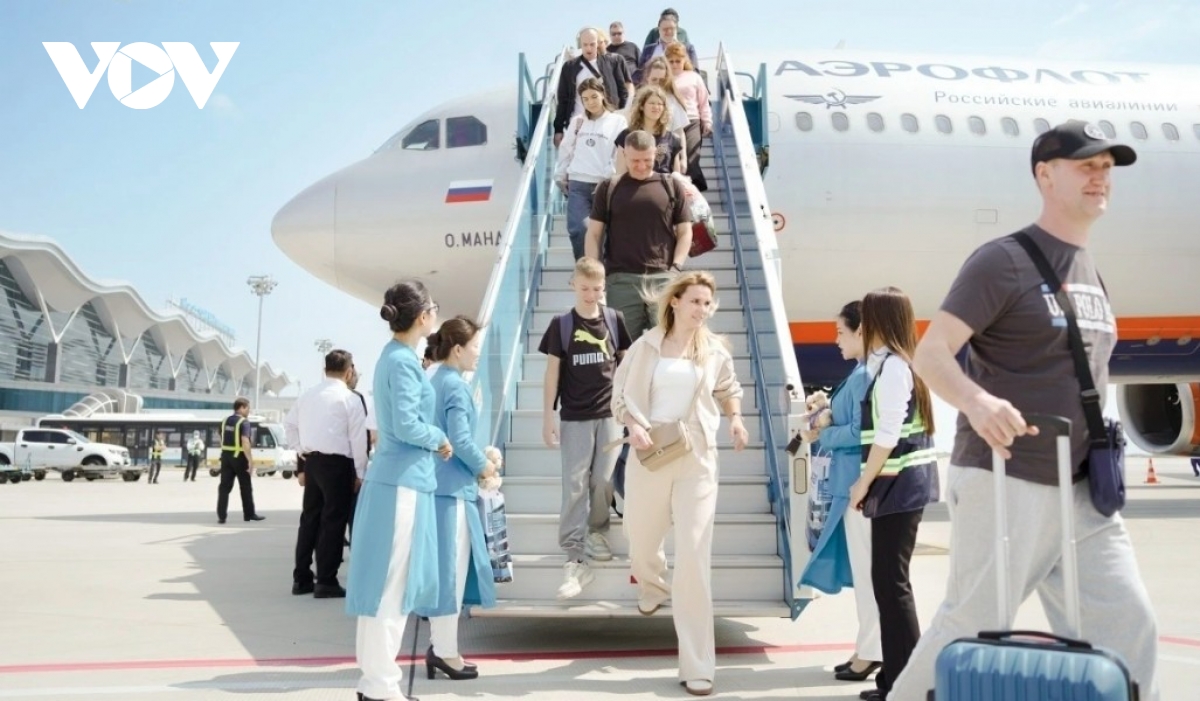 Additional flights bring more Russian tourists to Khanh Hoa
