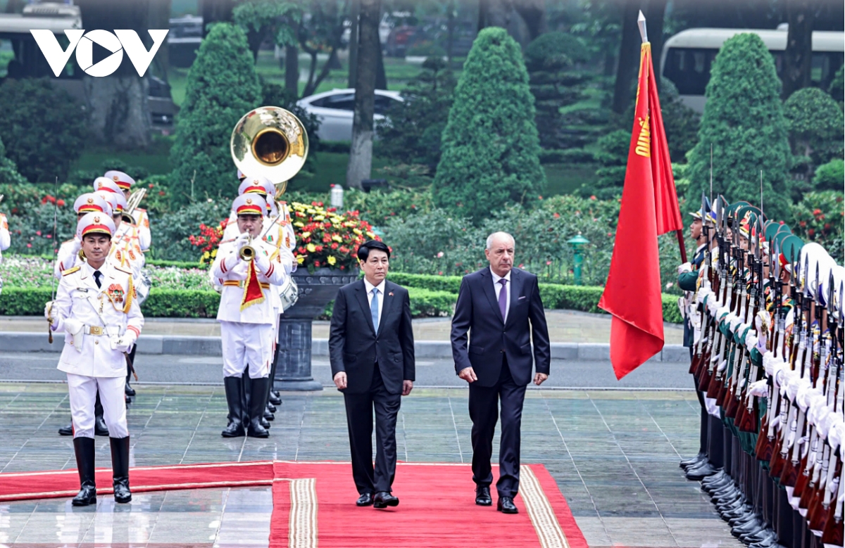 president tamas sulyok warmly welcomed in hanoi on official visit to vietnam picture 1 president tamas sulyok warmly welcomed in hanoi on official visit to vietnam picture 1