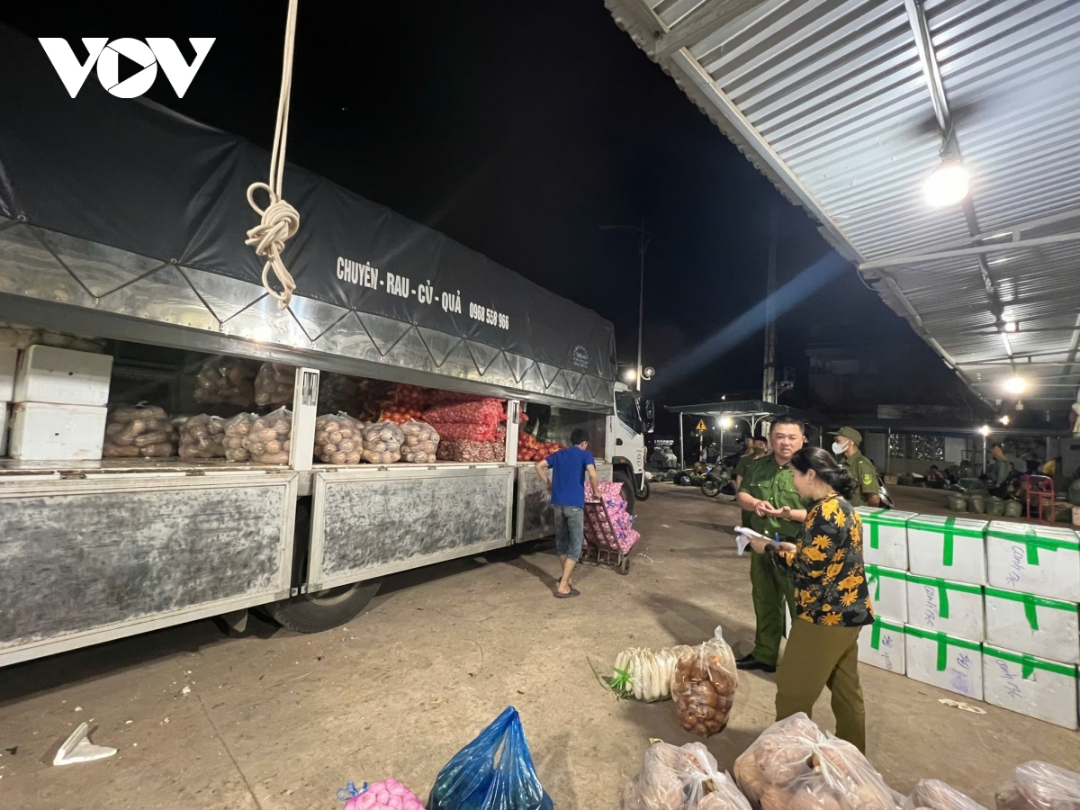 sơn la phát hiện hơn 200kg rau, củ, quả có tồn dư chất độc hại hình ảnh 1 son la phat hien hon 200kg rau, cu, qua co ton du chat doc hai hinh anh 1