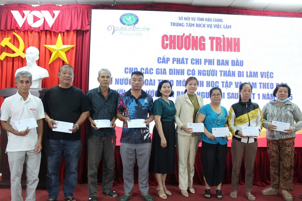 hậu giang cấp chi phí hỗ trợ cho 126 gia đình có người thân đi làm việc ở nước ngoài hình ảnh 1 hau giang cap chi phi ho tro cho 126 gia dinh co nguoi than di lam viec o nuoc ngoai hinh anh 1