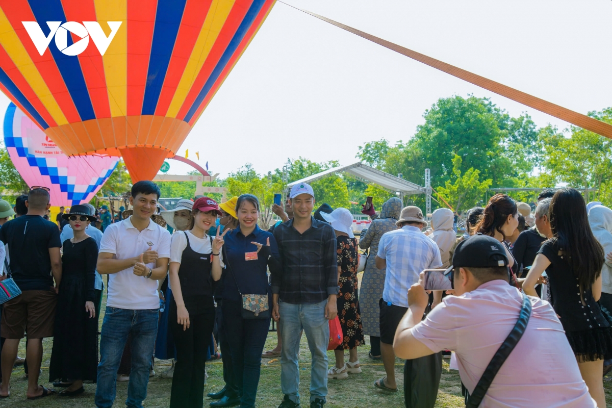 ngày hội khinh khí cầu bay trên đại ngàn tại Đắk lắk hình ảnh 2 ngay hoi khinh khi cau bay tren dai ngan tai Dak lak hinh anh 2