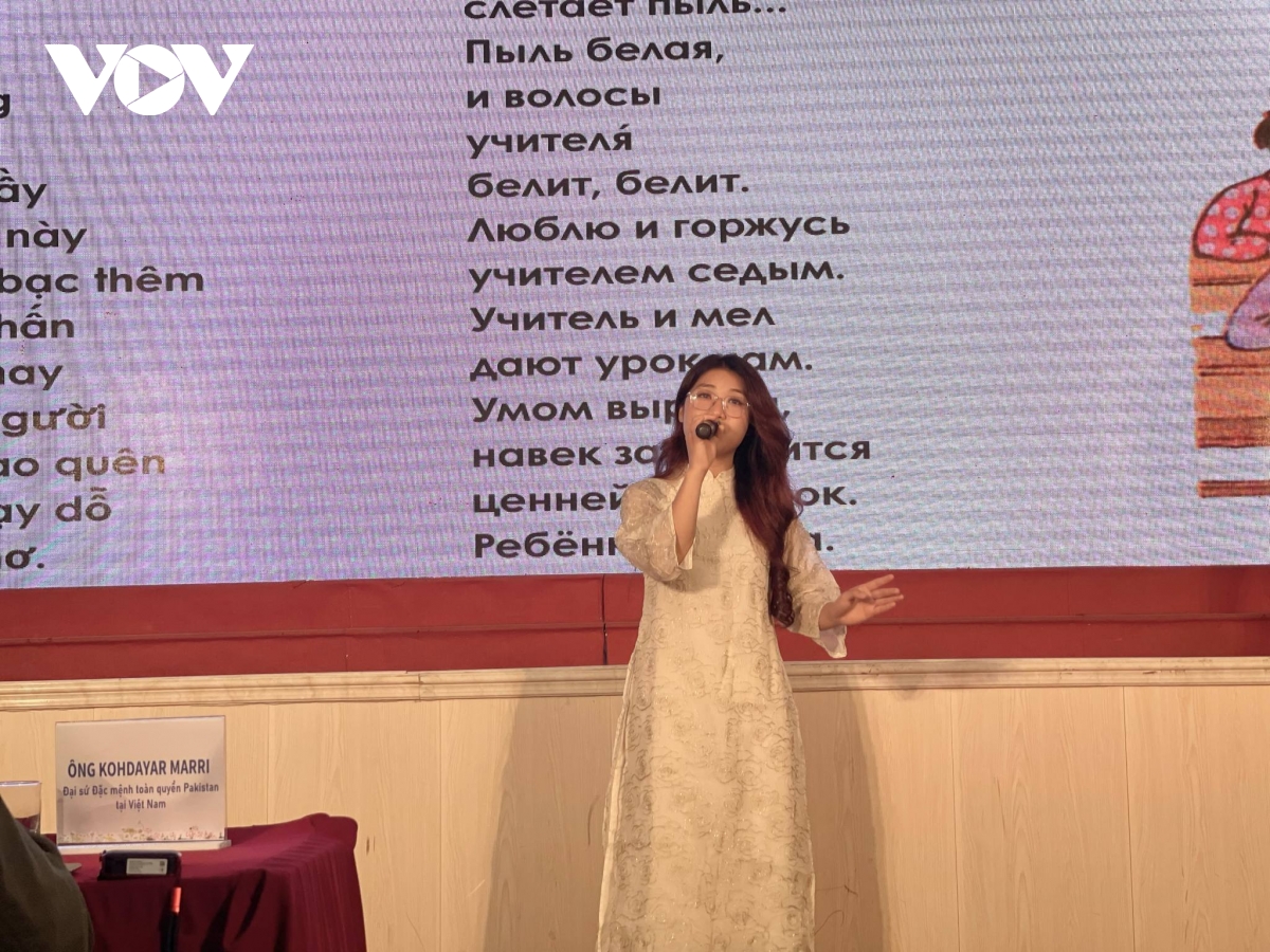 tri ân thầy lê Đức mẫn - người thầm lặng đưa nhạc việt ra thế giới bằng tiếng nga hình ảnh 2 tri an thay le Duc man - nguoi tham lang dua nhac viet ra the gioi bang tieng nga hinh anh 2