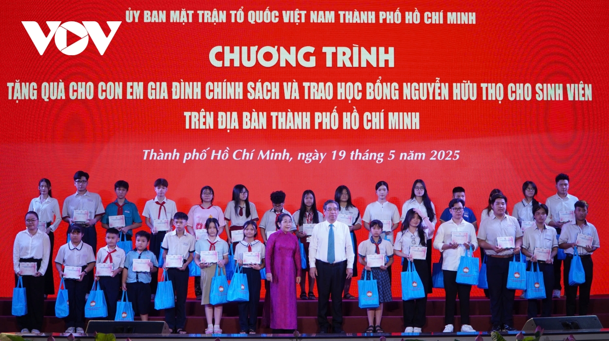 Ủy ban mặt trận tổ quốc tp.hcm được phong tặng anh hùng lao động hình ảnh 5 Uy ban mat tran to quoc tp.hcm duoc phong tang anh hung lao dong hinh anh 5