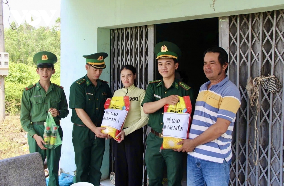 bộ đội biên phòng bà rịa-vũng tàu - điểm tựa để ngư dân bám biển hình ảnh 3 bo doi bien phong ba ria-vung tau - diem tua de ngu dan bam bien hinh anh 3