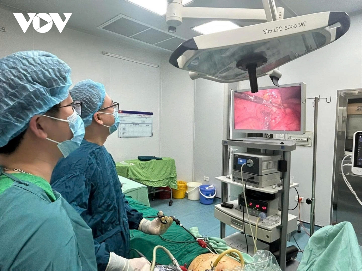 người đàn ông bị viên sỏi bắn thủng ruột khi cắt cỏ bằng máy hình ảnh 1 nguoi dan ong bi vien soi ban thung ruot khi cat co bang may hinh anh 1