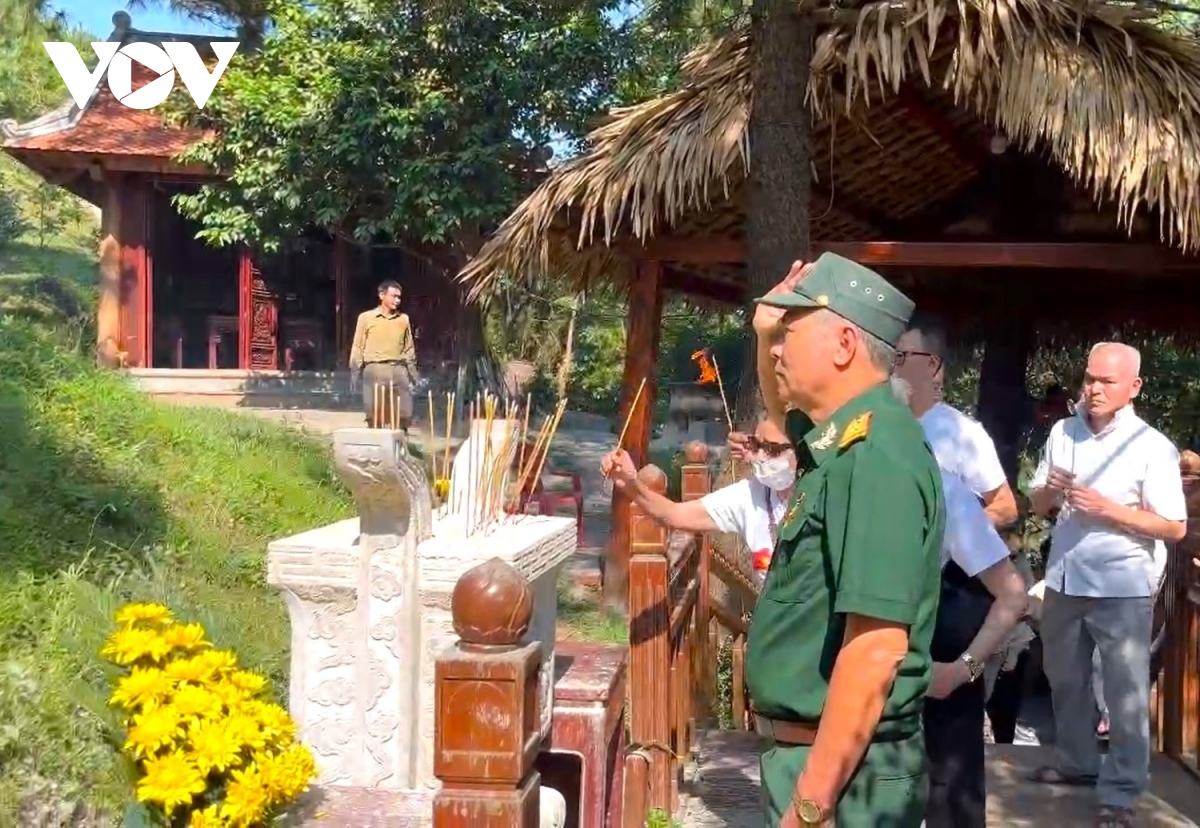 gần 12.000 người đến viếng mộ Đại tướng võ nguyên giáp trong dịp nghỉ lễ hình ảnh 1 gan 12.000 nguoi den vieng mo Dai tuong vo nguyen giap trong dip nghi le hinh anh 1