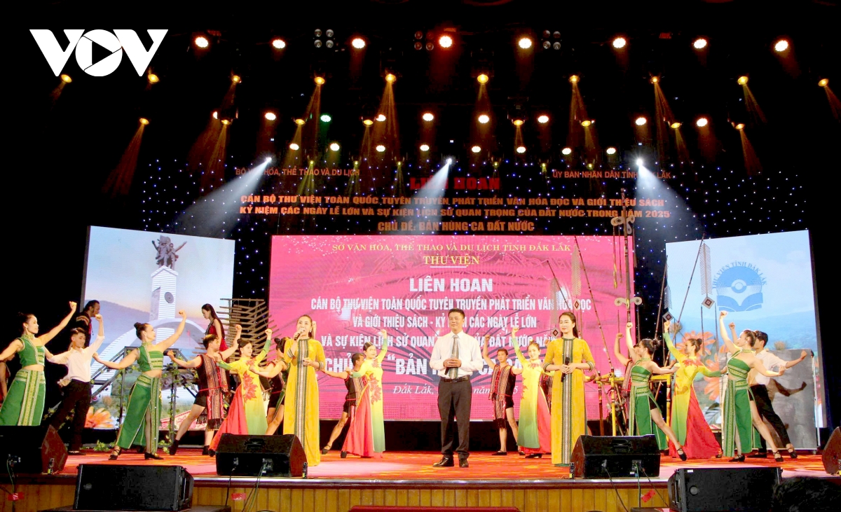 lien hoan can bo thu vien toan quoc chu de ban hung ca dat nuoc hinh anh 3