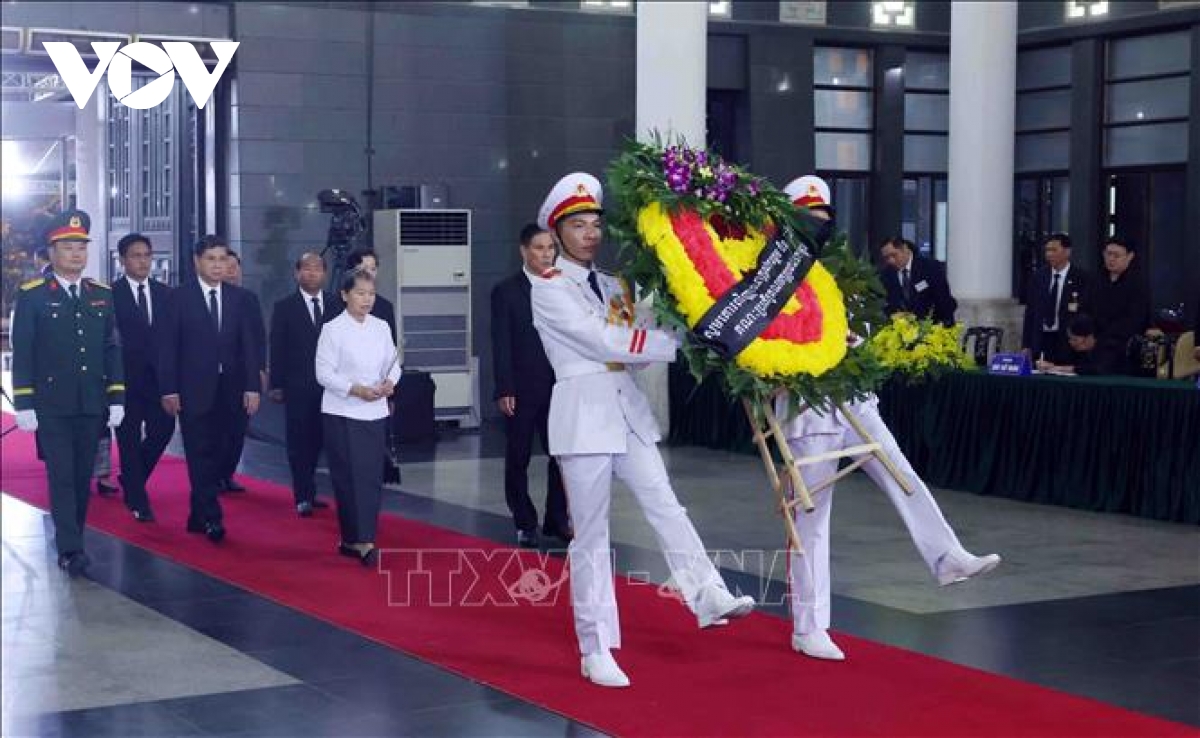 Đoàn đại biểu cấp cao campuchia viếng nguyên chủ tịch nước trần Đức lương hình ảnh 1 Doan dai bieu cap cao campuchia vieng nguyen chu tich nuoc tran Duc luong hinh anh 1