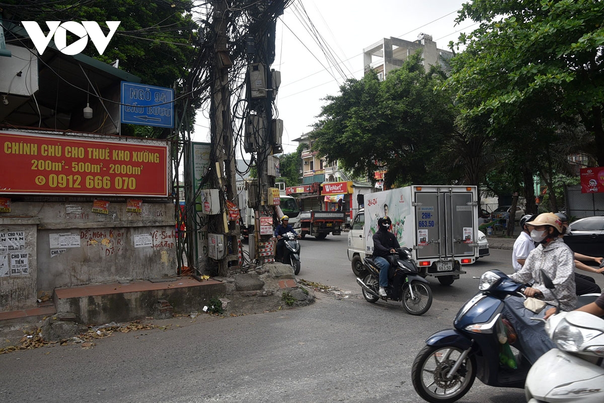 cu dan khu do thi cau buou bat an vi hang nghin nguoi chi co mot loi ra vao duy nhat hinh anh 3