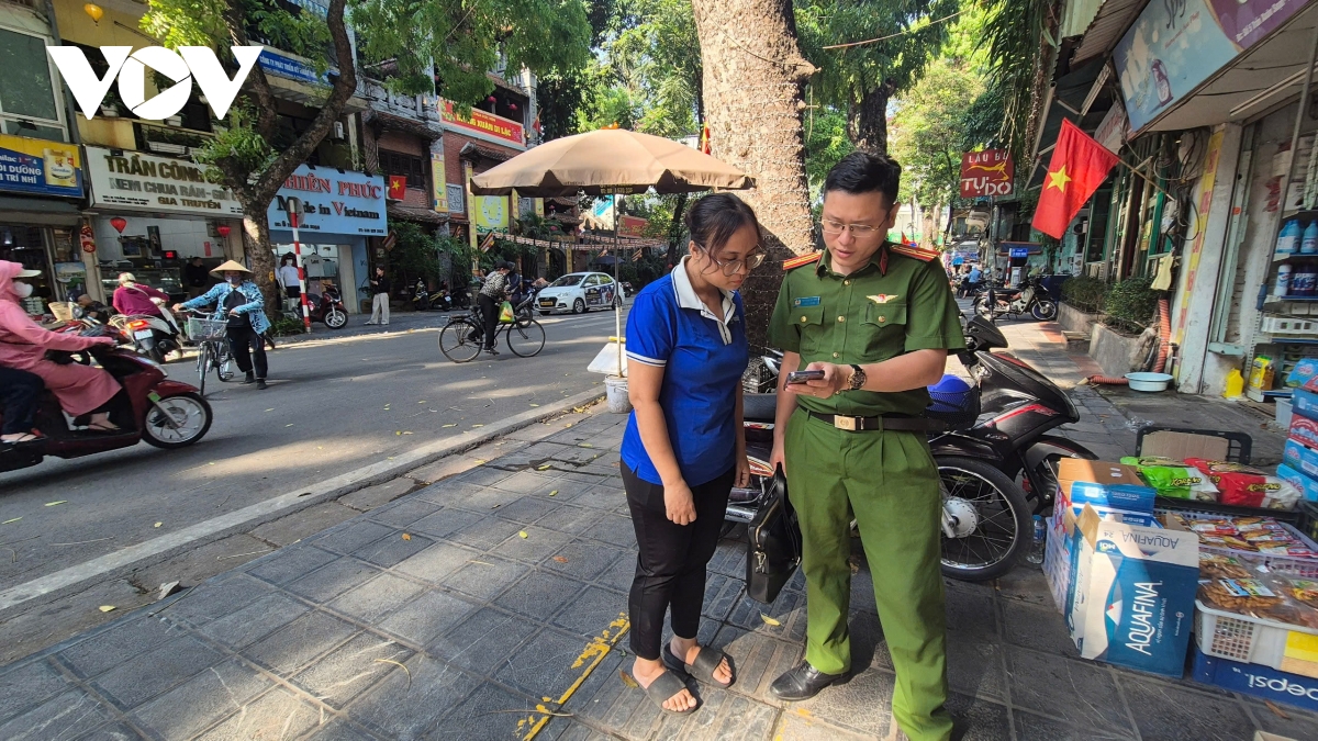 lan dau tien ha noi lay y kien nhan dan ve sua doi hien phap qua ung dung vneid hinh anh 1