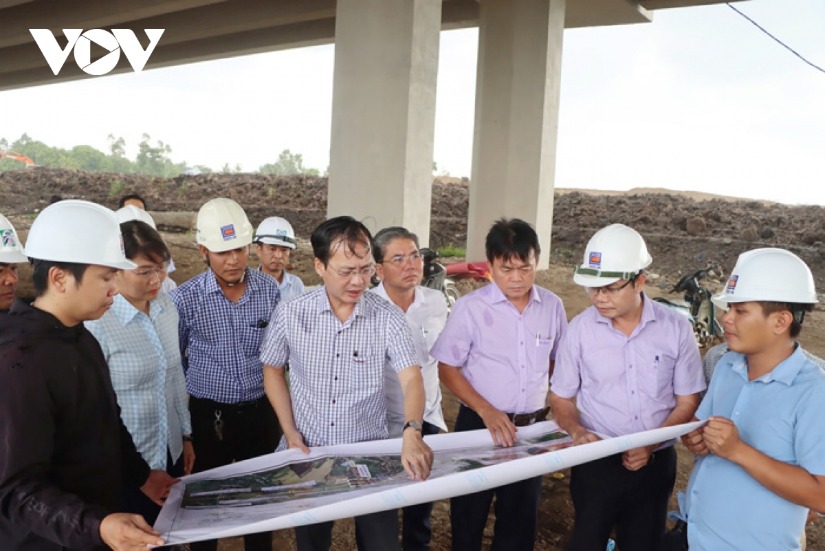 chủ tịch tỉnh Đồng tháp kiểm tra tiến độ cao tốc cao lãnh - an hữu hình ảnh 1 chu tich tinh Dong thap kiem tra tien do cao toc cao lanh - an huu hinh anh 1