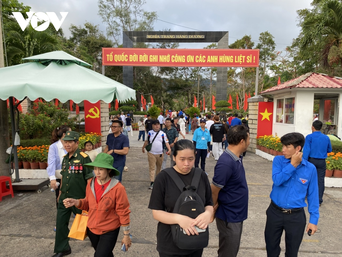 côn Đảo nhộn nhịp kỷ niệm 50 năm ngày giải phóng hình ảnh 4 con Dao nhon nhip ky niem 50 nam ngay giai phong hinh anh 4