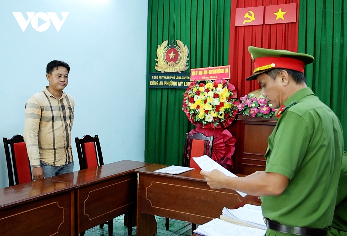bất đồng trong việc tính tiền nhậu, 2 khách đánh con chủ quán trọng thương hình ảnh 2 bat dong trong viec tinh tien nhau, 2 khach danh con chu quan trong thuong hinh anh 2