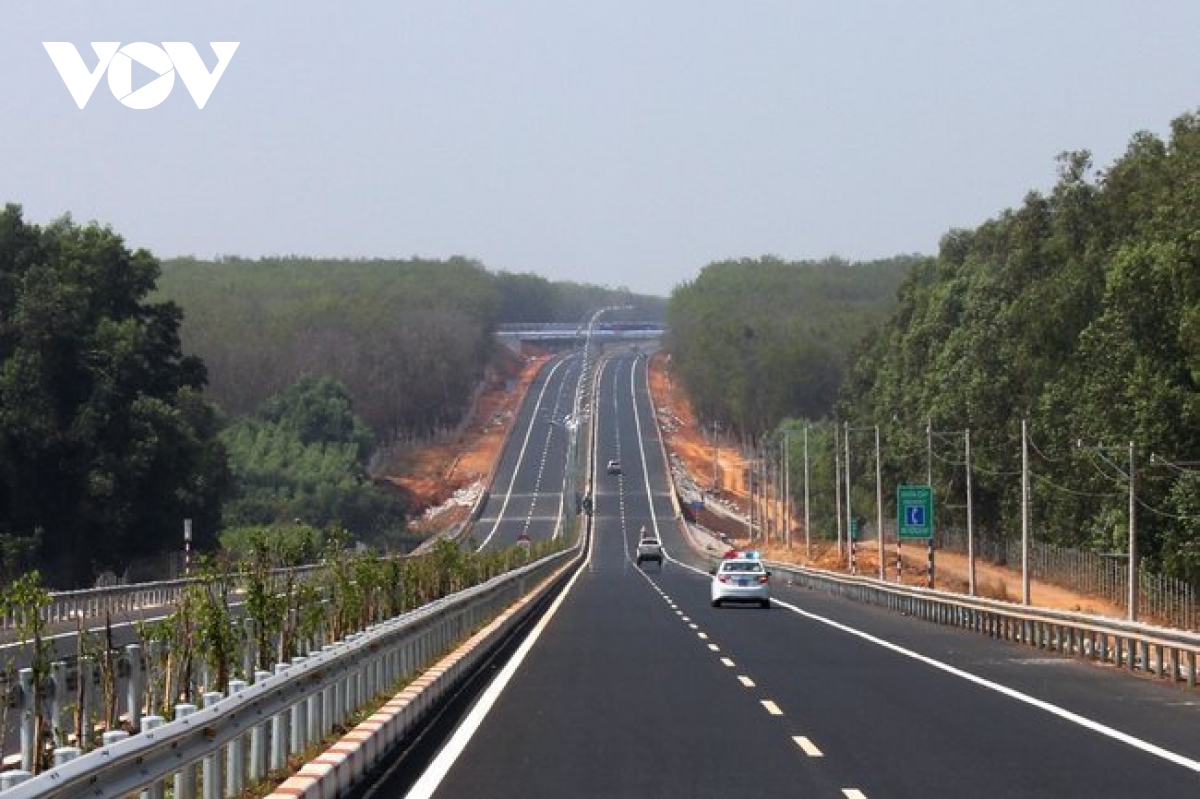 Đề xuất đầu tư hơn 25.000 tỷ đồng xây cao tốc Quảng Ngãi - Măng Đen