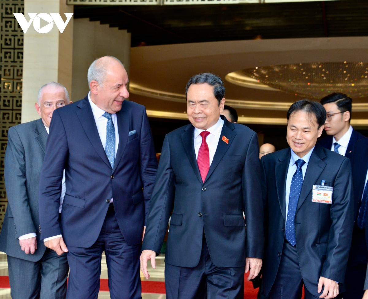 chu tich quoc hoi tran thanh man hoi kien tong thong hungary hinh anh 9