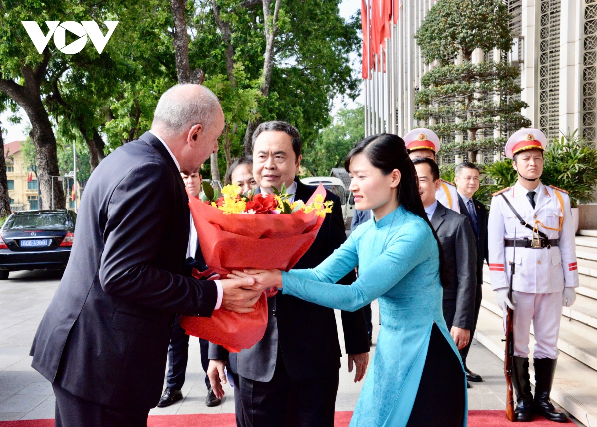 chu tich quoc hoi tran thanh man hoi kien tong thong hungary hinh anh 1
