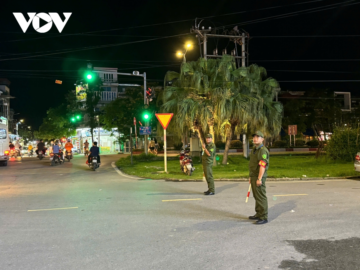 người dân kể giây phút kẻ cướp ngân hàng cầm balo tiền tẩu thoát hình ảnh 1 nguoi dan ke giay phut ke cuop ngan hang cam balo tien tau thoat hinh anh 1