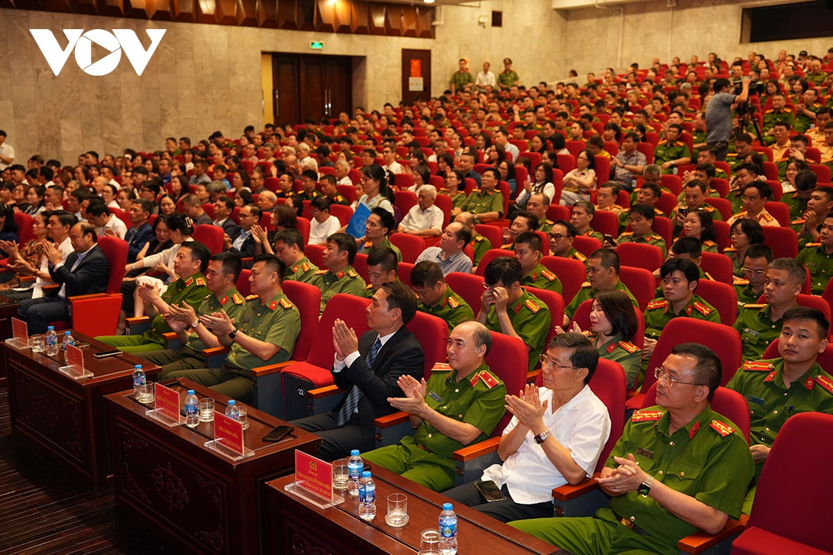 kịch ngược chiều bình an khắc họa sự mất mát, hy sinh thầm lặng của cảnh sát pccc hình ảnh 2 kich nguoc chieu binh an khac hoa su mat mat, hy sinh tham lang cua canh sat pccc hinh anh 2