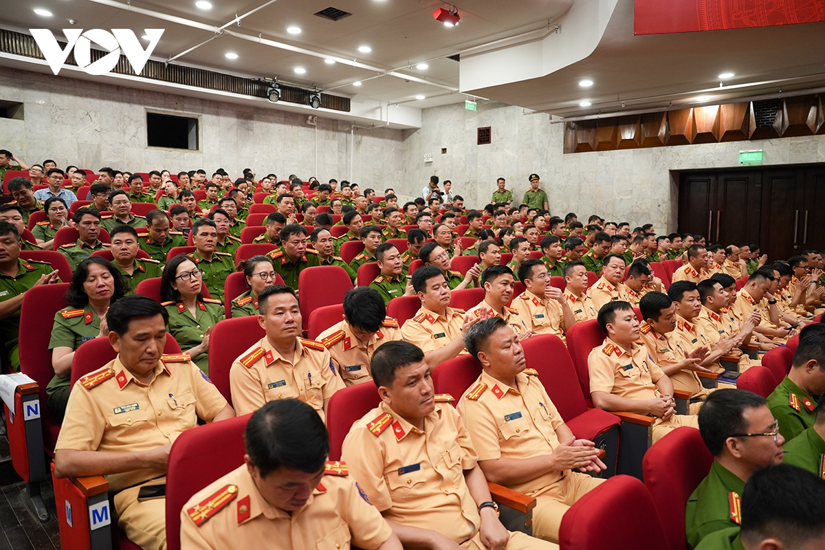 kịch ngược chiều bình an khắc họa sự mất mát, hy sinh thầm lặng của cảnh sát pccc hình ảnh 3 kich nguoc chieu binh an khac hoa su mat mat, hy sinh tham lang cua canh sat pccc hinh anh 3