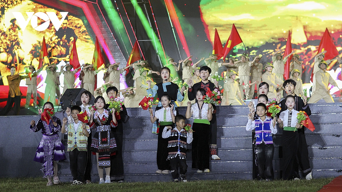 non song gam voc - mot dai vinh quang khuc trang ca tu Dien bien lich su hinh anh 4 non song gam voc - mot dai vinh quang khuc trang ca tu Dien bien lich su hinh anh 4