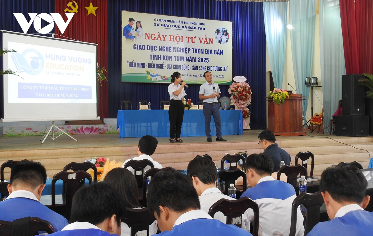 tư vấn giáo dục nghề nghiệp cho hơn 15.000 học sinh kon tum hình ảnh 1 tu van giao duc nghe nghiep cho hon 15.000 hoc sinh kon tum hinh anh 1