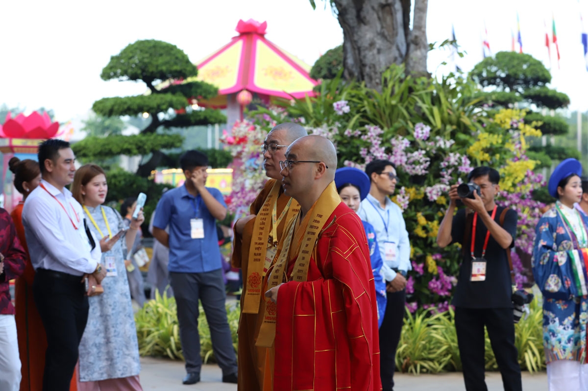 vesak 2025 tôn vinh các giá trị phật giáo về hòa bình và phát triển bền vững hình ảnh 7 vesak 2025 ton vinh cac gia tri phat giao ve hoa binh va phat trien ben vung hinh anh 7