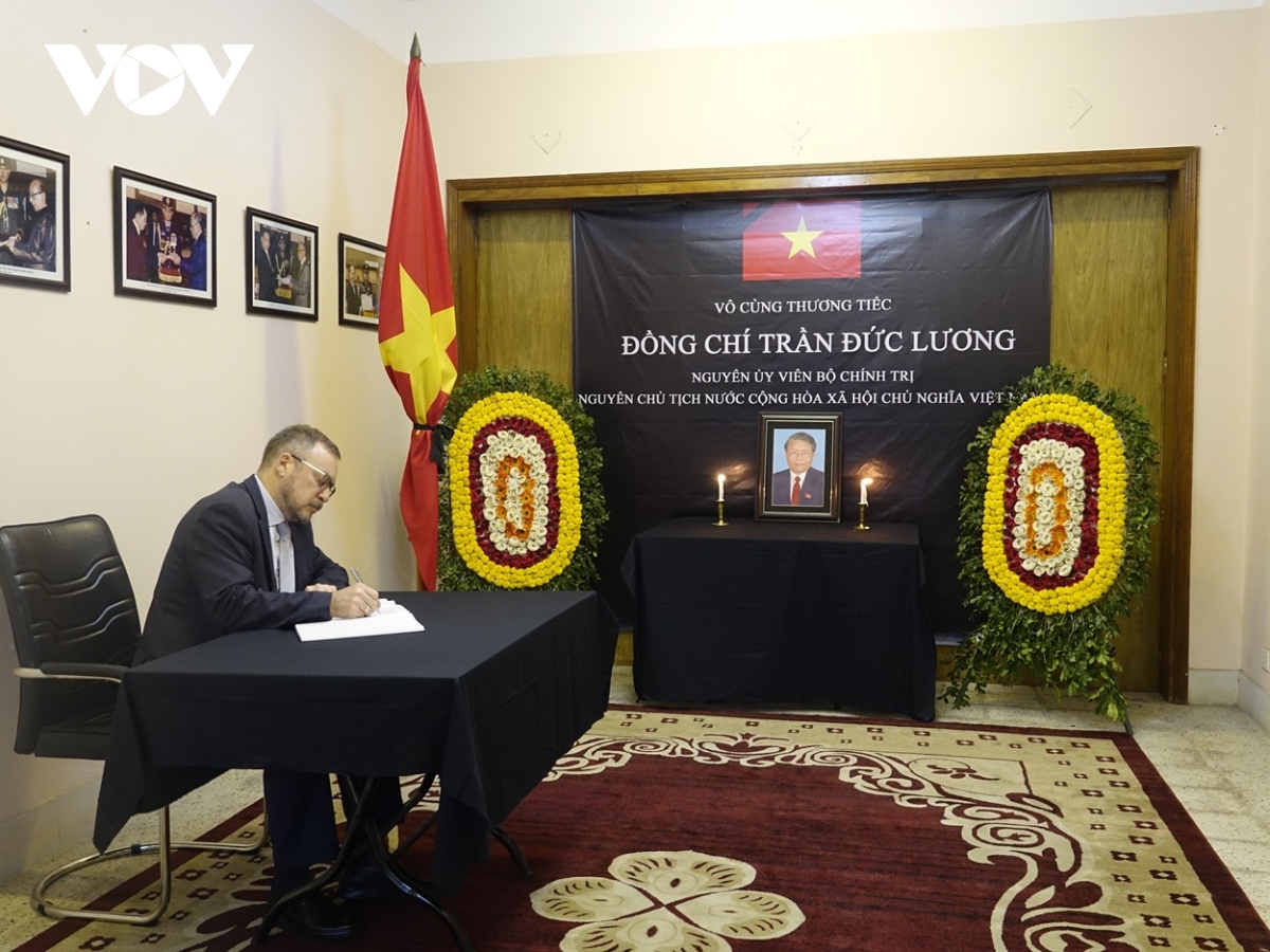 25 đoàn đến viếng nguyên chủ tịch nước trần Đức lương tại bangladesh hình ảnh 2 25 doan den vieng nguyen chu tich nuoc tran Duc luong tai bangladesh hinh anh 2
