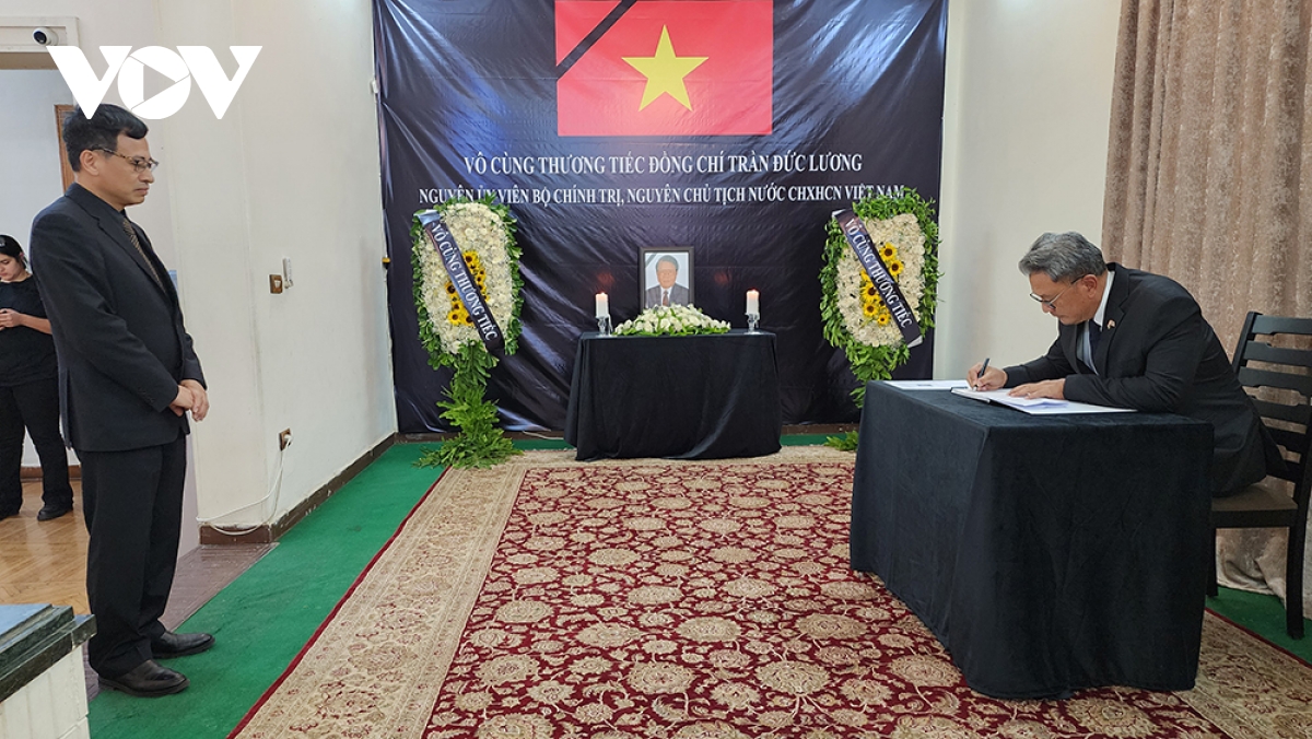 Đsq việt nam tại ai cập tổ chức lễ viếng nguyên chủ tịch nước trần Đức lương hình ảnh 4 Dsq viet nam tai ai cap to chuc le vieng nguyen chu tich nuoc tran Duc luong hinh anh 4