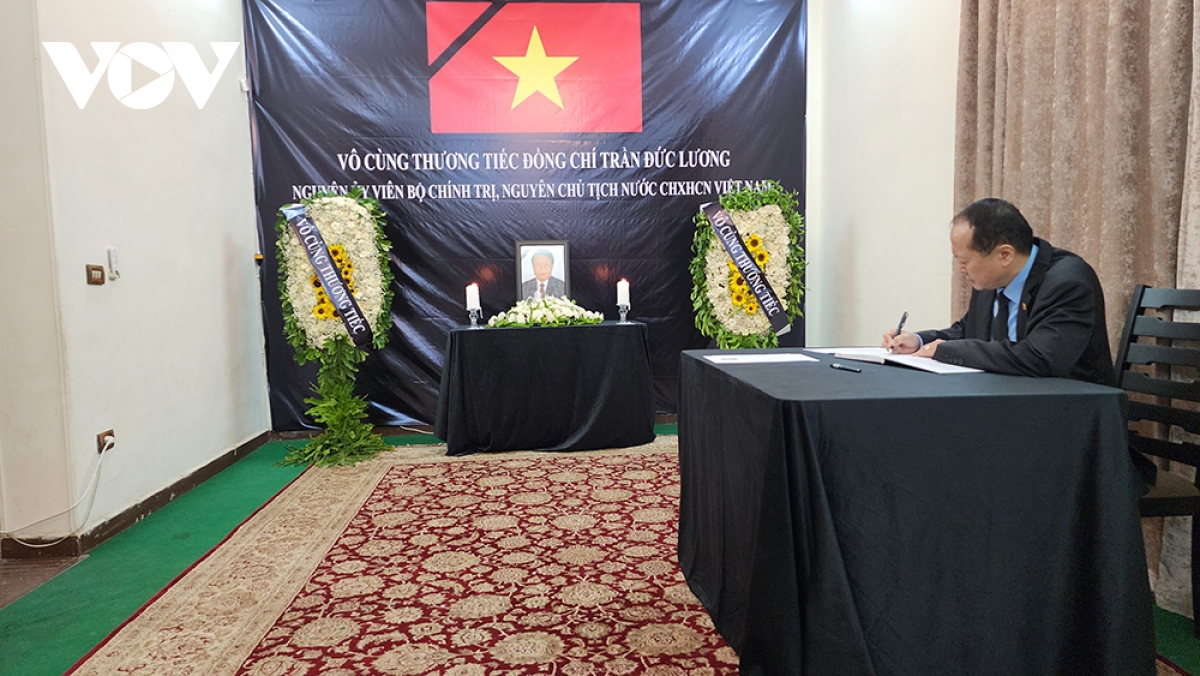 Đsq việt nam tại ai cập tổ chức lễ viếng nguyên chủ tịch nước trần Đức lương hình ảnh 5 Dsq viet nam tai ai cap to chuc le vieng nguyen chu tich nuoc tran Duc luong hinh anh 5