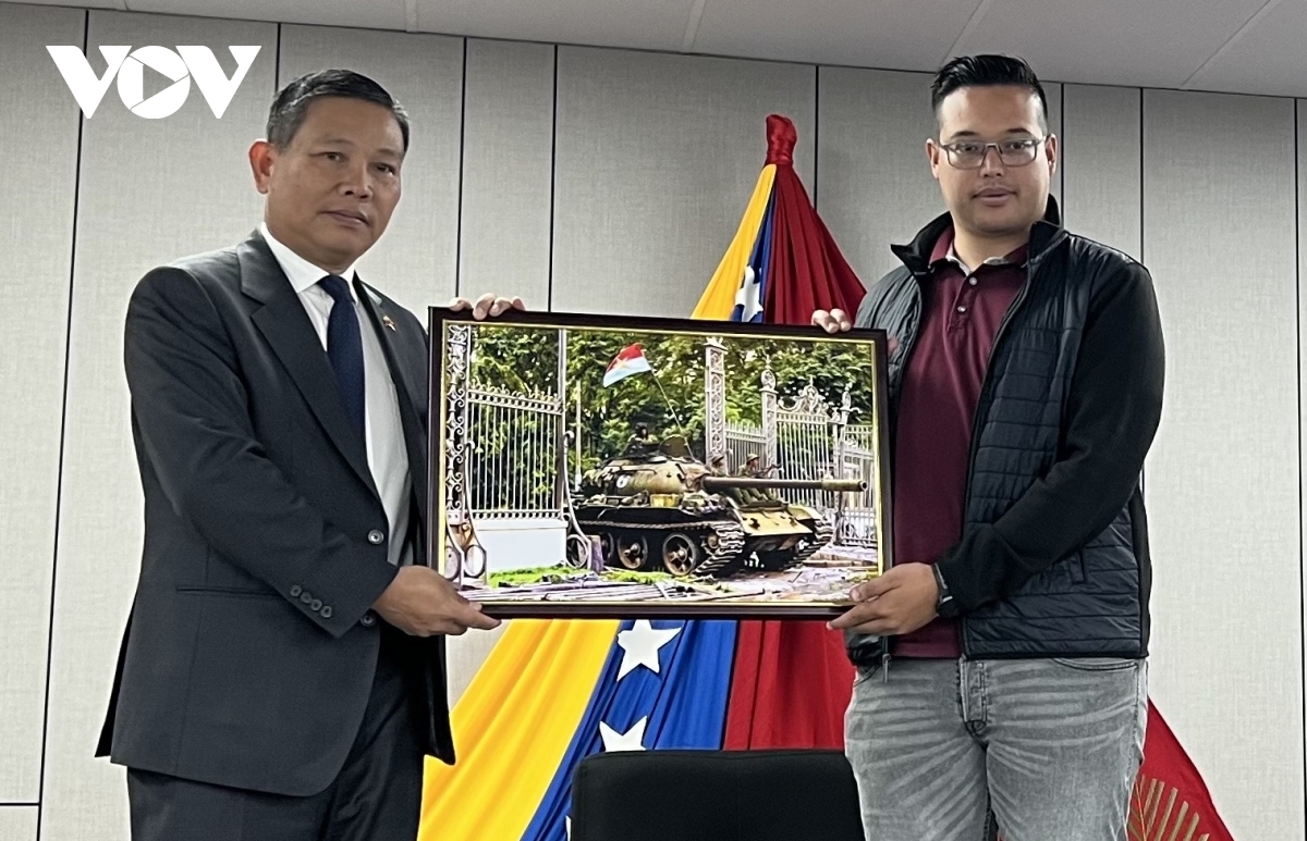lễ kỷ niệm 50 năm ngày giải phóng miền nam được tổ chức trọng thể ở venezuela hình ảnh 5 le ky niem 50 nam ngay giai phong mien nam duoc to chuc trong the o venezuela hinh anh 5