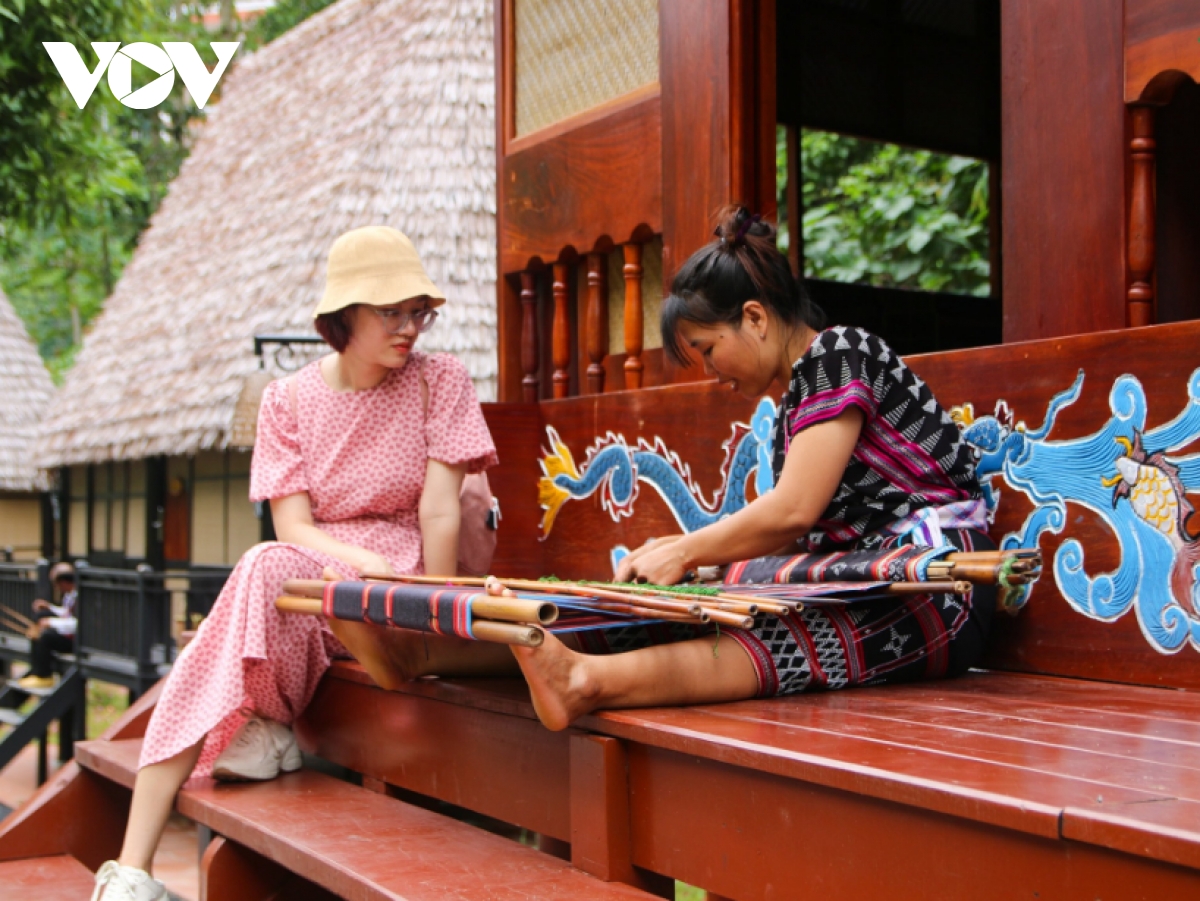 Du lịch cộng đồng mang sức sống mới đến bản làng người Cơ Tu