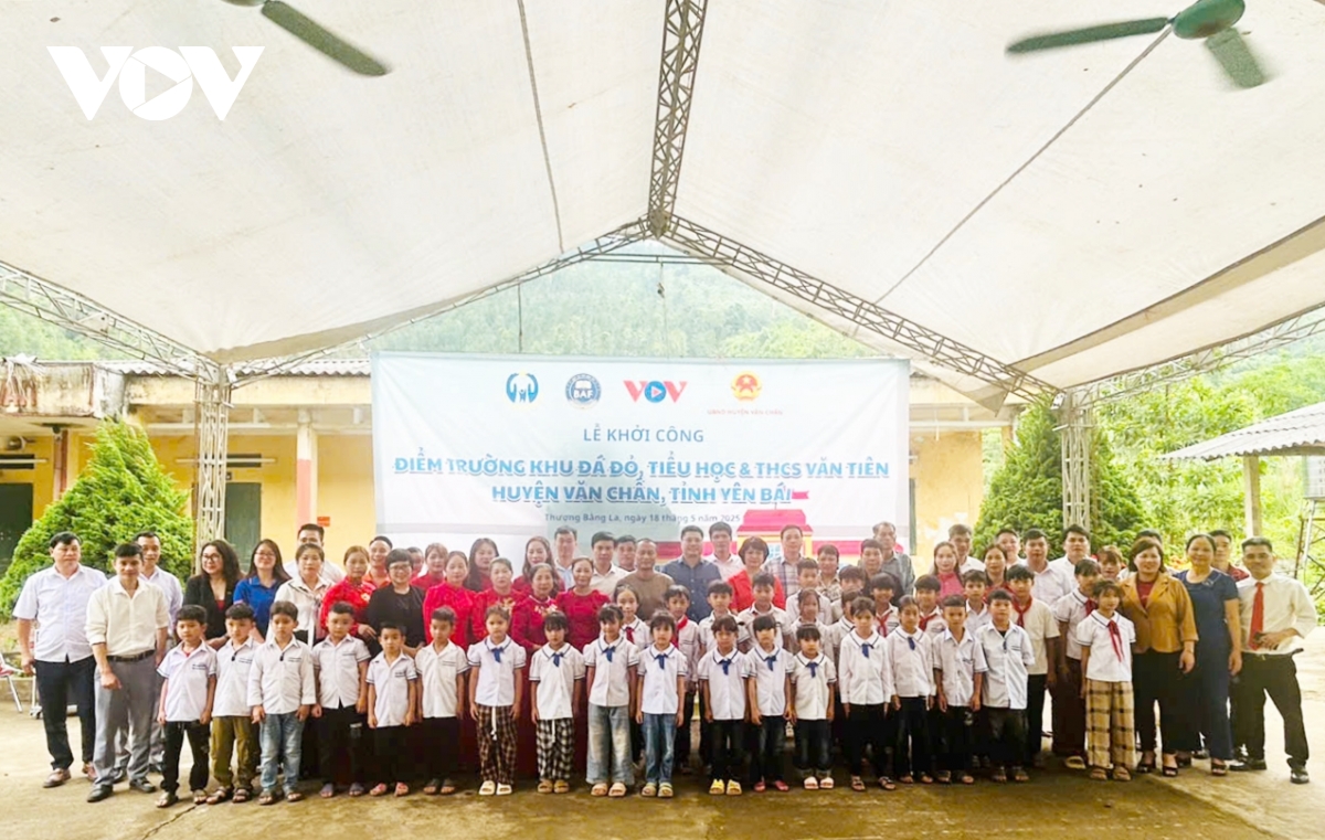 khởi công điểm trường Đá Đỏ - viên gạch đầu tiên trong đề án tuổi trẻ và tương lai hình ảnh 6 khoi cong diem truong Da Do - vien gach dau tien trong de an tuoi tre va tuong lai hinh anh 6