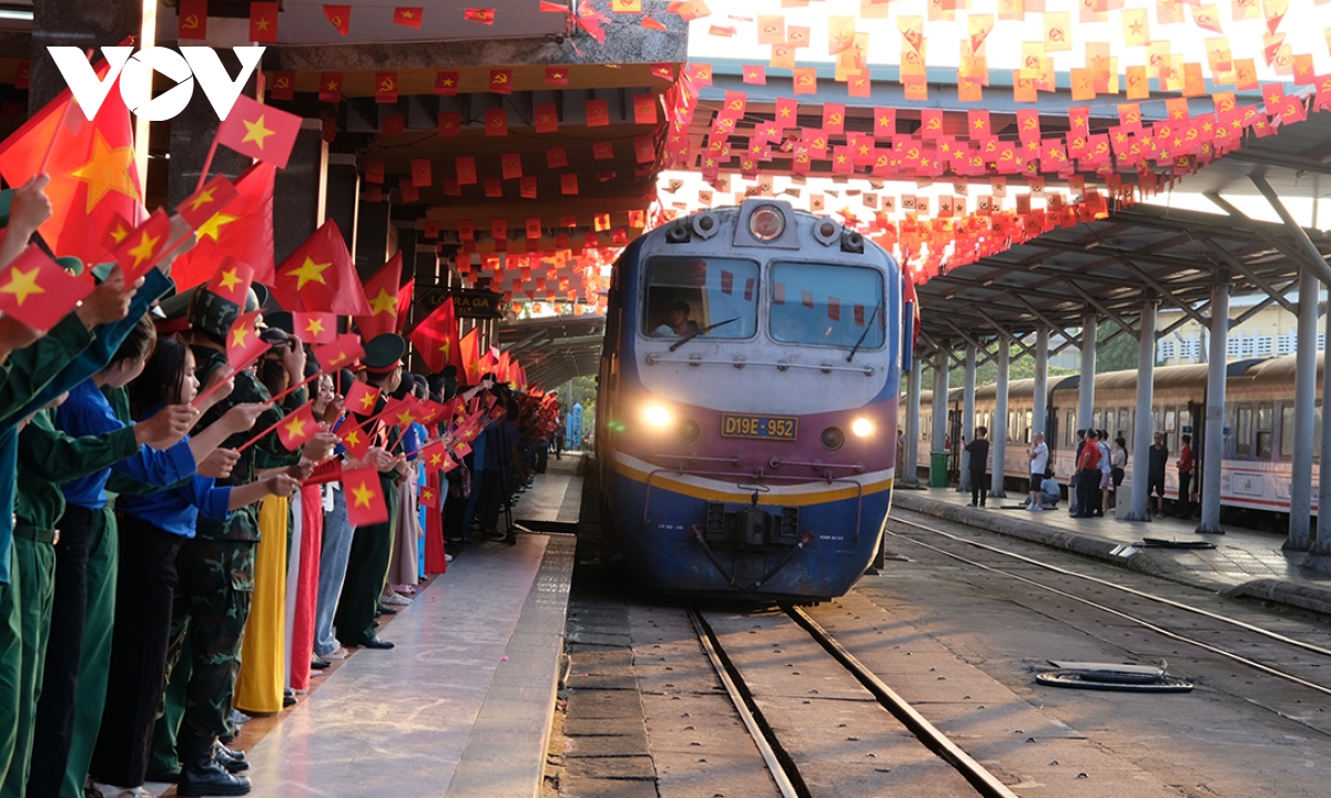 Đón các lực lượng hoàn thanh nhiệm vụ diễu binh, diễu hành tại ga Đà nẵng hình ảnh 2 Don cac luc luong hoan thanh nhiem vu dieu binh, dieu hanh tai ga Da nang hinh anh 2