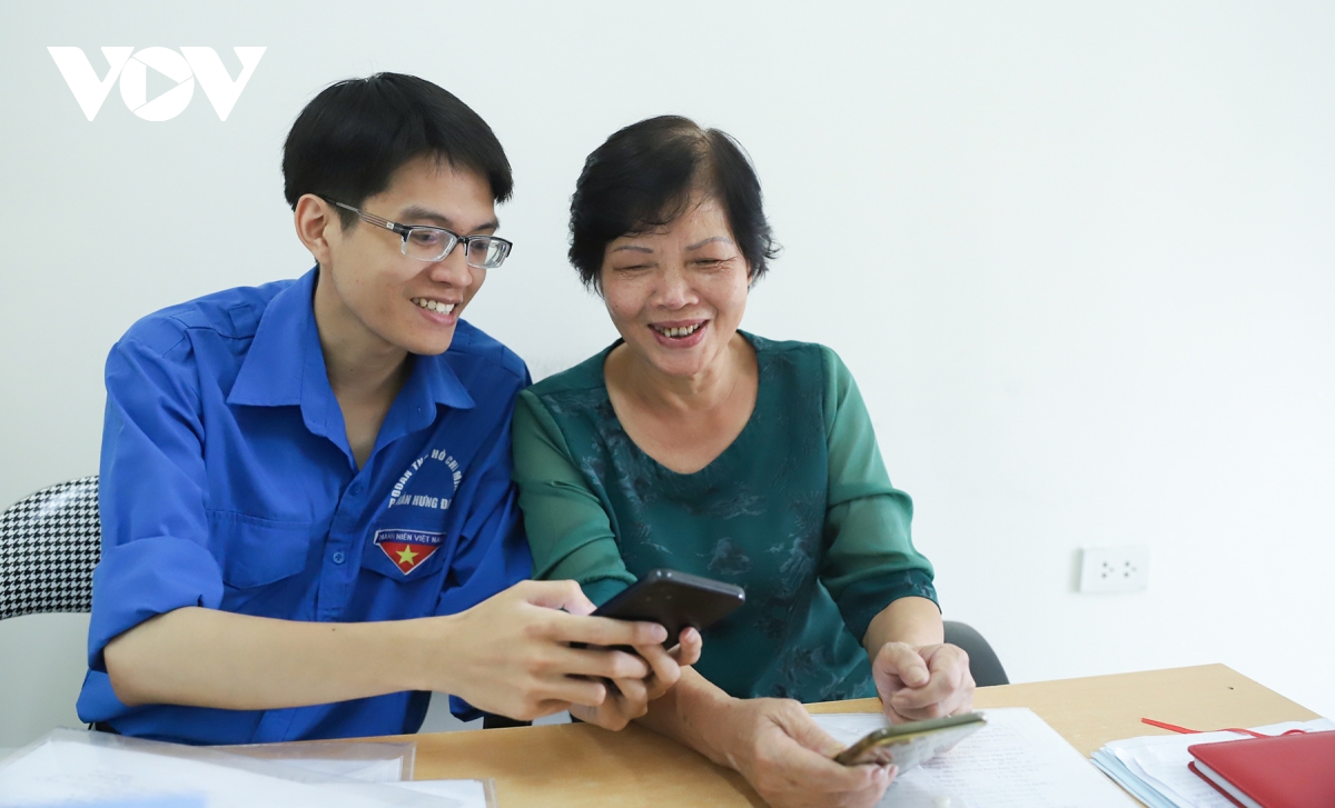 nguoi dan quang ninh tich cuc tham gia gop y sua doi hien phap tren vneid hinh anh 1