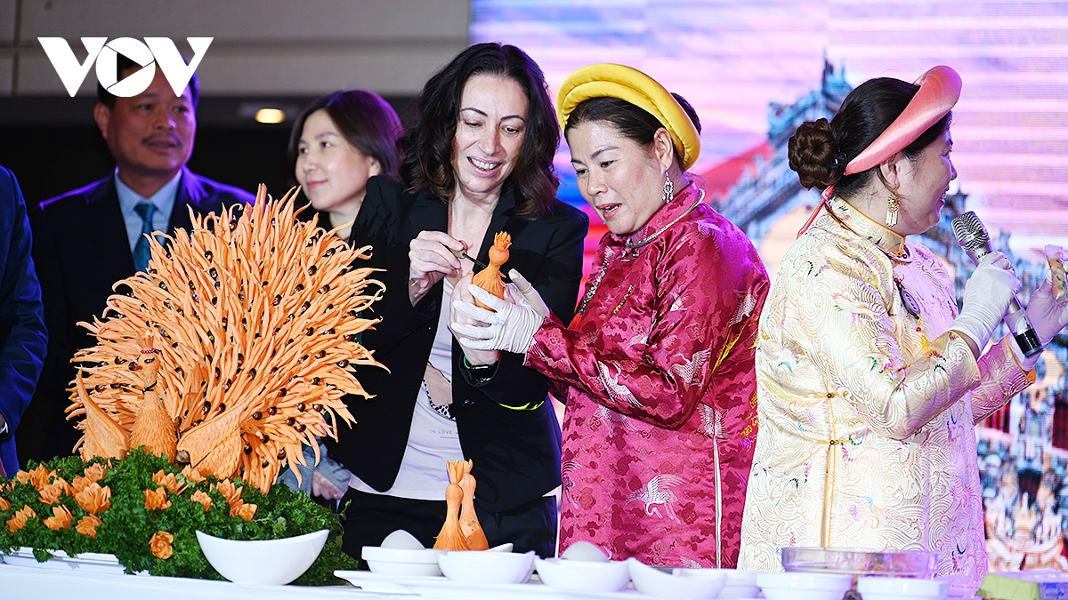 xuc tien quang ba du lich lang nghe, am thuc viet nam tai thu do geneva, thuy si hinh anh 3