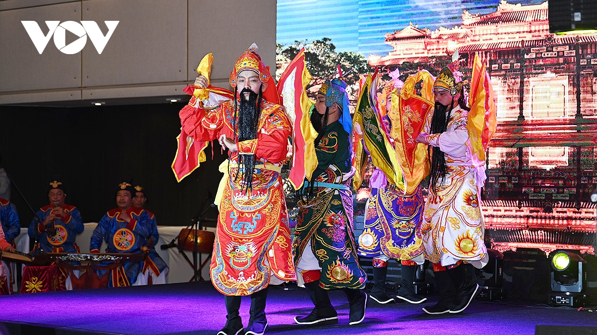 xuc tien quang ba du lich lang nghe, am thuc viet nam tai thu do geneva, thuy si hinh anh 6