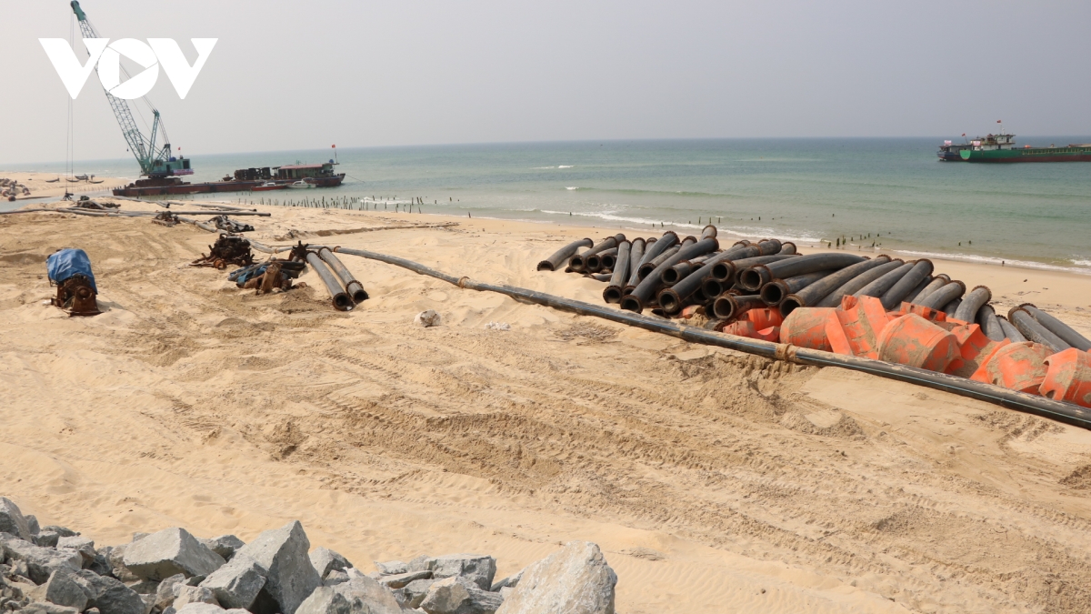 vượt nắng trên công trường khu bến cảng mỹ thủy, quảng trị hình ảnh 4 vuot nang tren cong truong khu ben cang my thuy, quang tri hinh anh 4