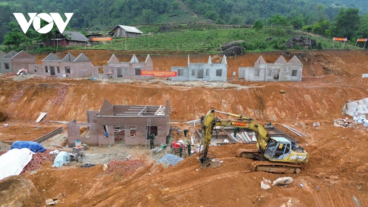 thi công không nghỉ lễ giúp bà con vùng lũ sớm có nhà ở hình ảnh 1 thi cong khong nghi le giup ba con vung lu som co nha o hinh anh 1