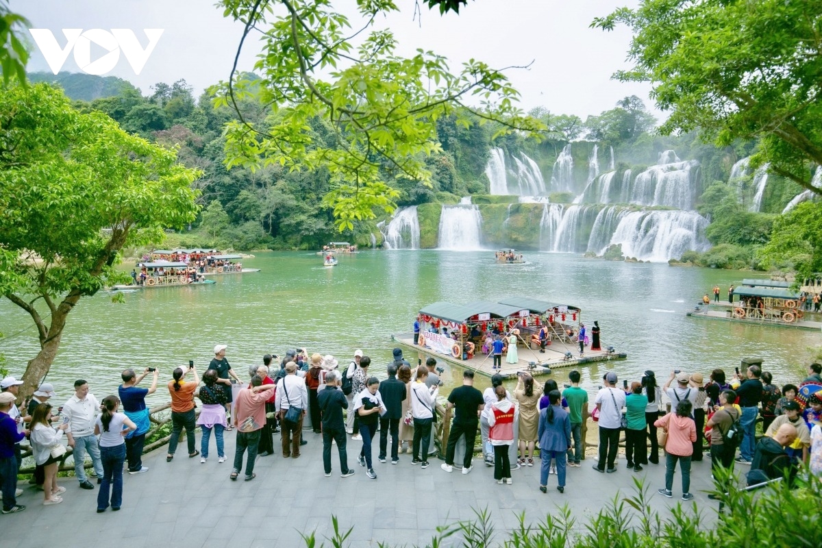 Sức sống mới cho Khu du lịch thác Bản Giốc