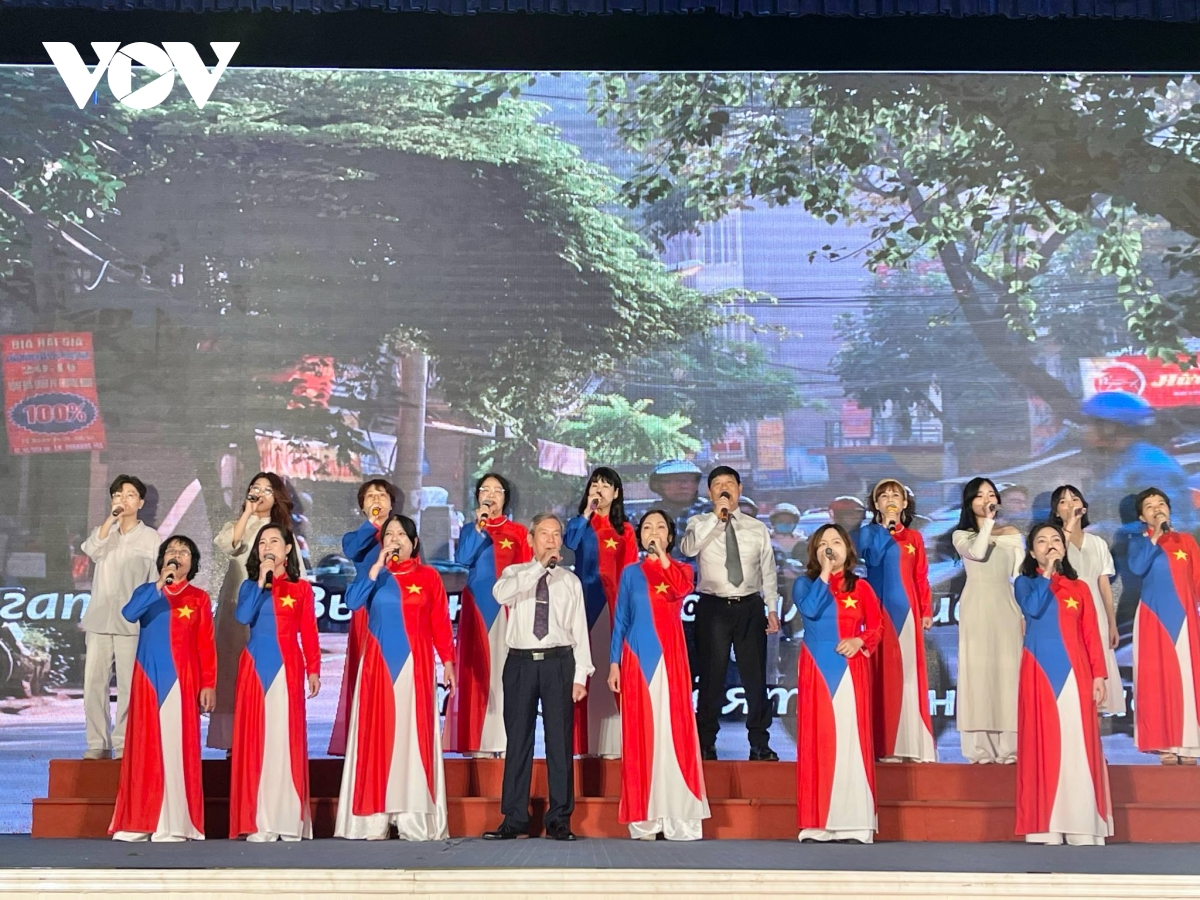 Tri ân thầy Lê Đức Mẫn - Người thầm lặng đưa nhạc Việt ra thế giới bằng tiếng Nga