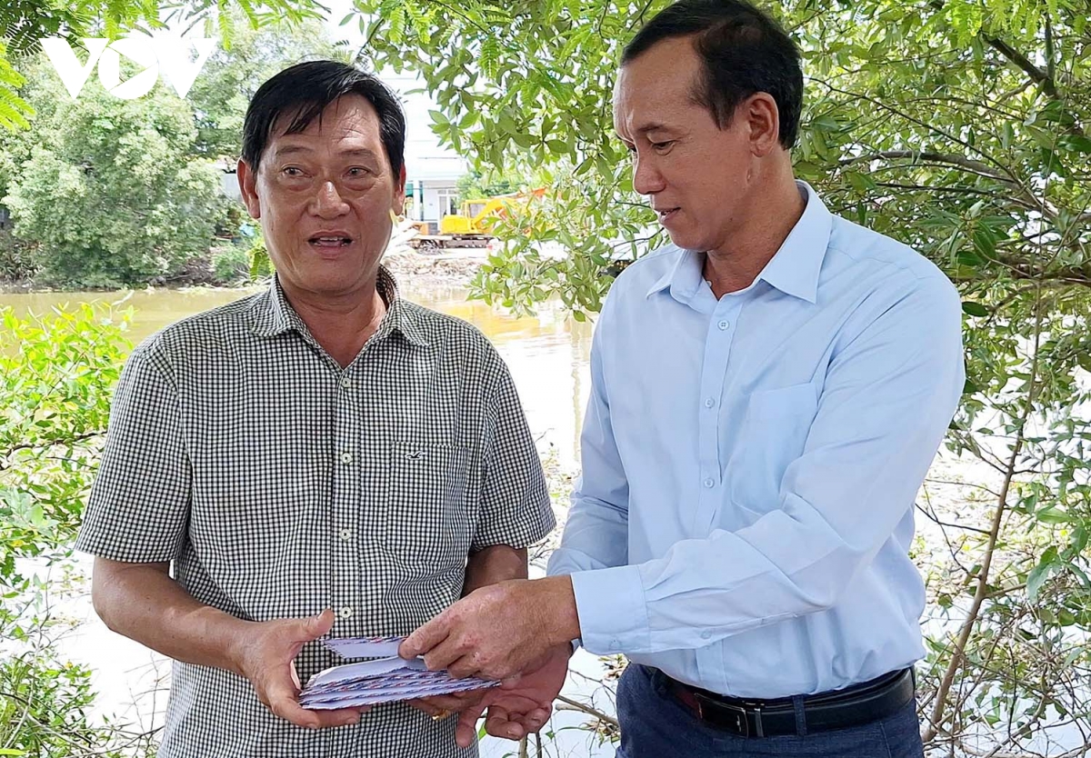 be trai 11 tuoi o bac lieu truot nga xuong song tu vong hinh anh 1