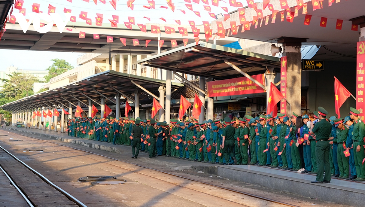 Đón các lực lượng hoàn thanh nhiệm vụ diễu binh, diễu hành tại ga Đà nẵng hình ảnh 1 Don cac luc luong hoan thanh nhiem vu dieu binh, dieu hanh tai ga Da nang hinh anh 1