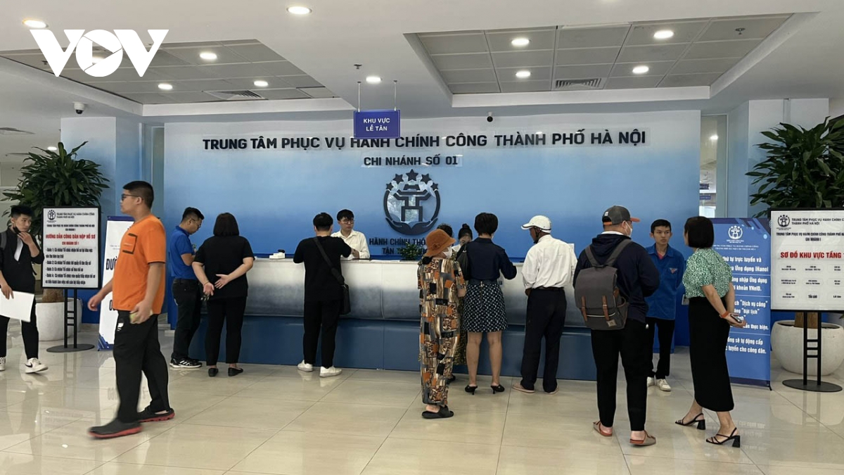 Hành chính công: Hết cảnh chen chân nhưng chưa hết chạy lòng vòng